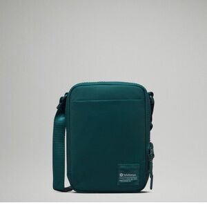 Lululemon Easy Acess Crossbody Dark Forest Green Purse Athletic Adjustable Zippe